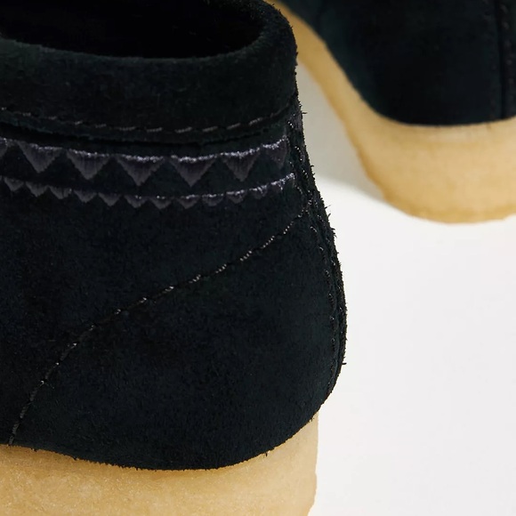 Clarks Wallabee Interest Embroidered Suede Fur Trim Moc Boots Lace Up Anthro - Picture 3 of 11